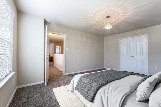 Building Photo - 10531 Sunflower Dr