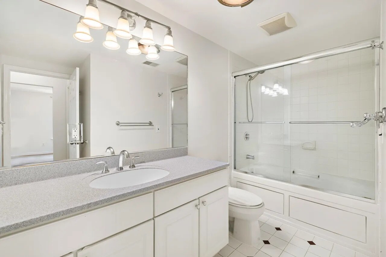 Building Photo - 77 Jefferson St