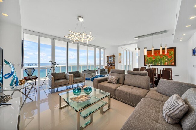 Building Photo - 16001 Collins Ave