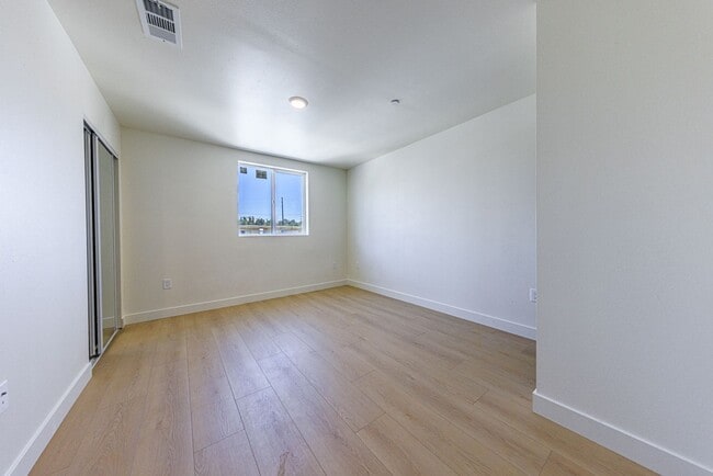Building Photo - 1652 Murchison St