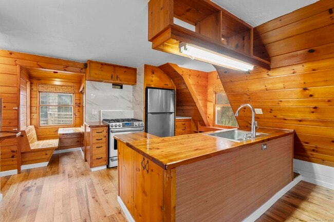 Building Photo - 182 Guinea Rd