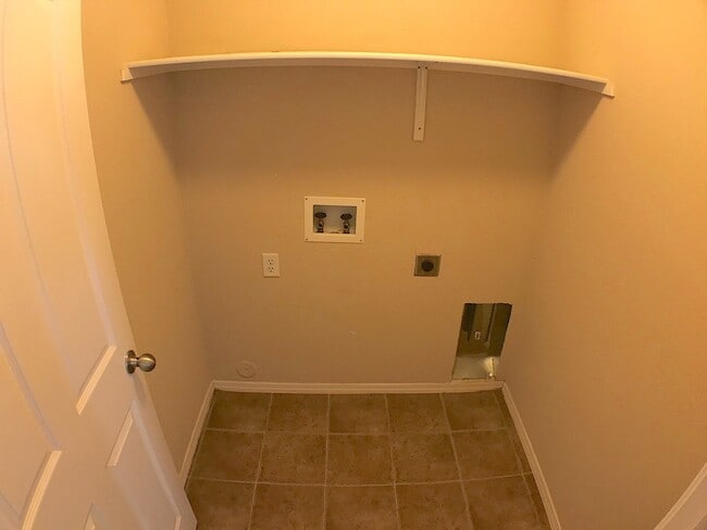 Building Photo - East El Paso 3 bed Refrig A/C