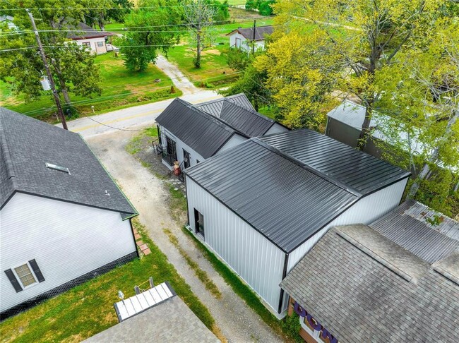 Building Photo - 106 Spring School Rd