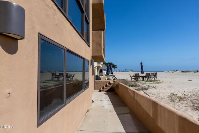 Building Photo - 3265 Ocean Dr