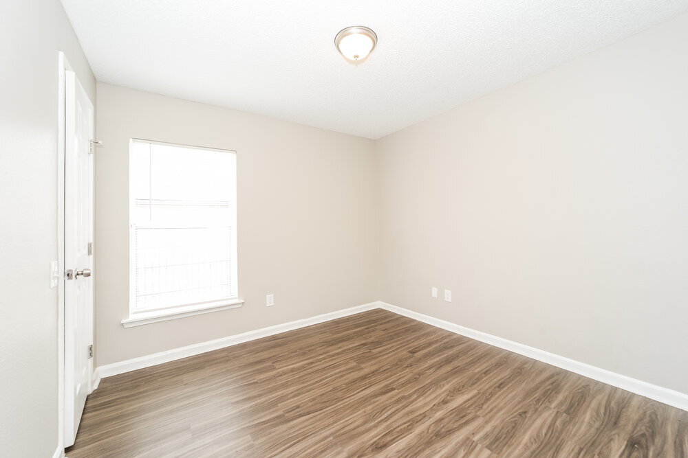 Building Photo - 11576 Kings Ridge Ct N