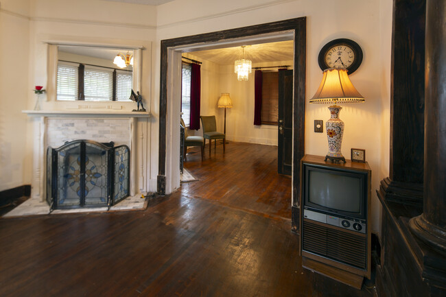 Dinning room - 1901 Martin Luther King Jr Blvd