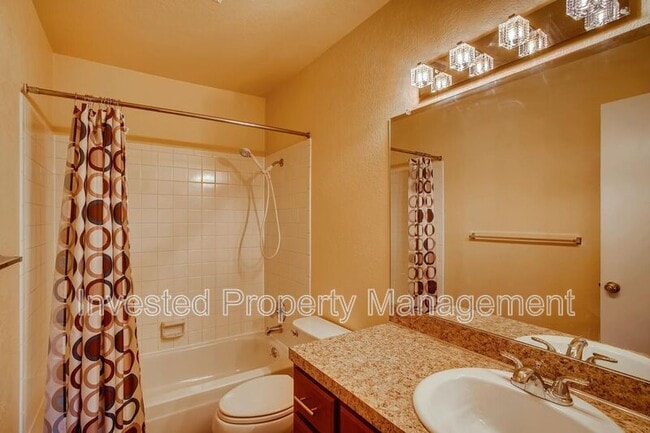 Building Photo - 979 S Miller St