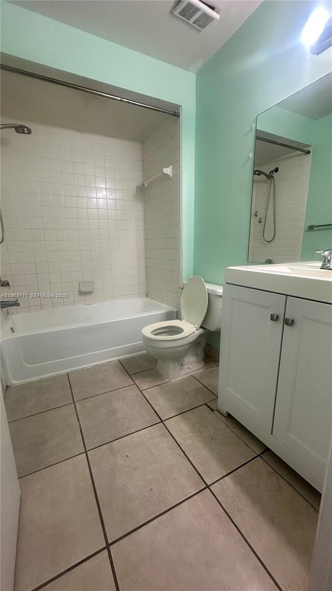 Building Photo - 9999 Summerbreeze Dr