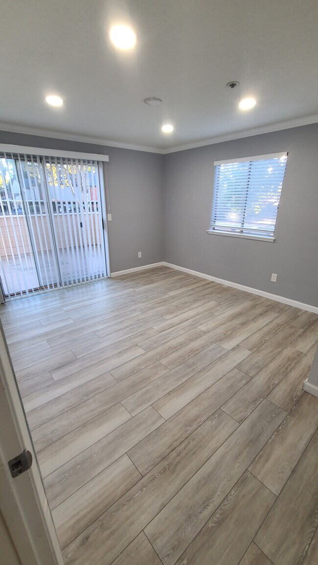 Building Photo - 1019 Dornajo Way