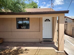 Building Photo - ONE MONTH FREE MOVE IN SPECIAL!!! Cute 1 Bed 1 Bath with water & electric included