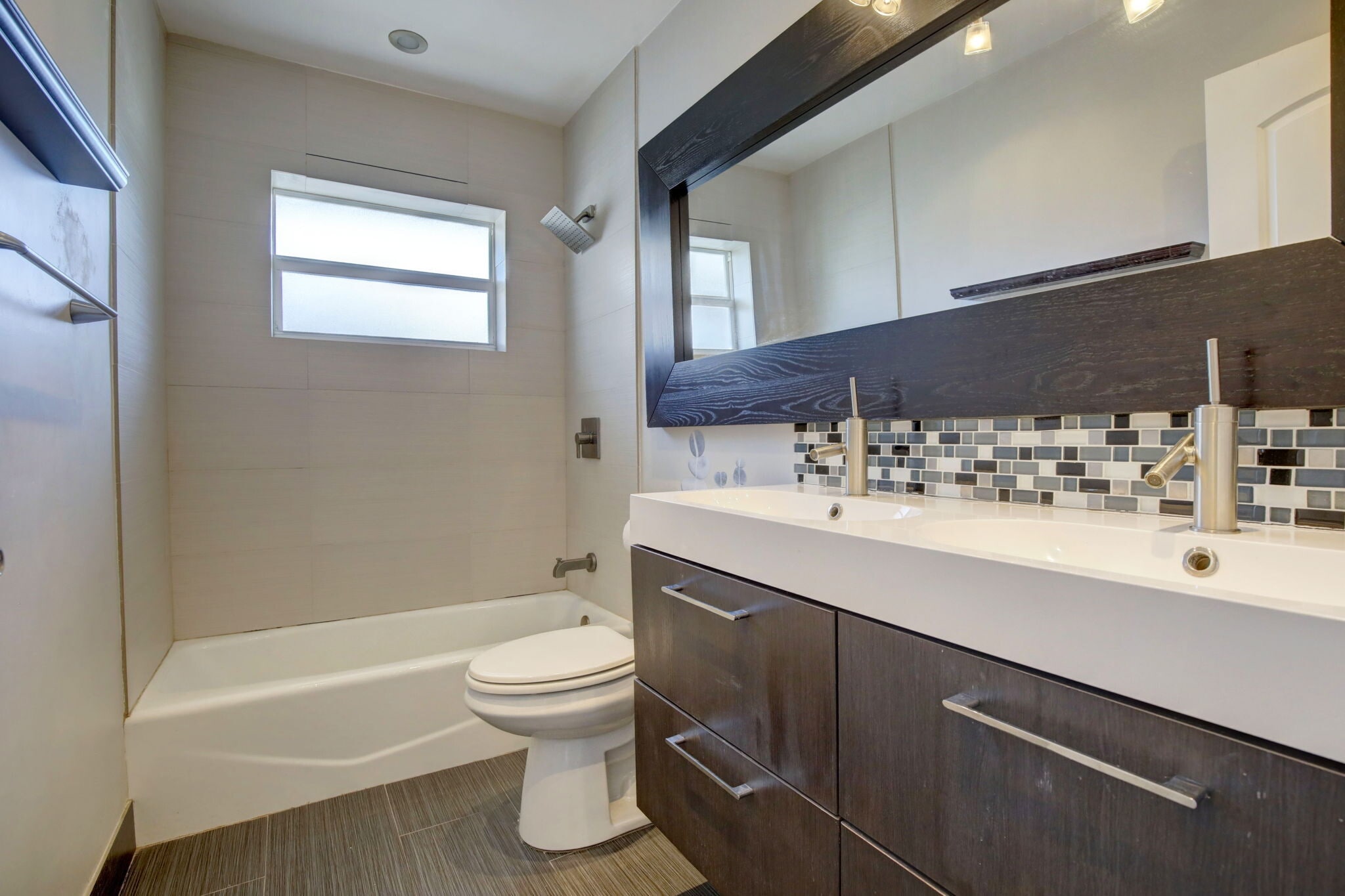 Building Photo - 2740 NE 34th St