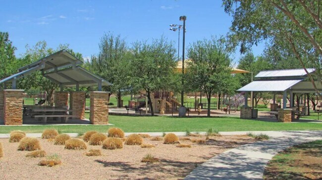 Building Photo - Circle Cross