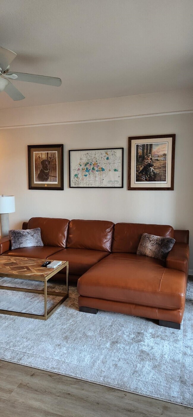 Building Photo - 2801 Chancellorsville Dr