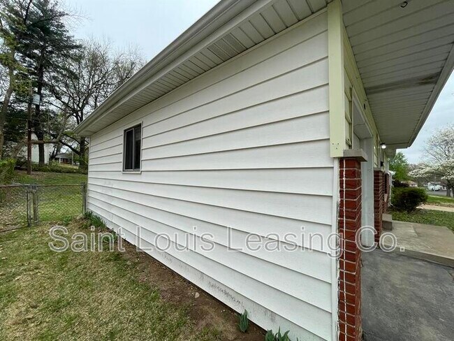 Building Photo - 145 Clearview Dr