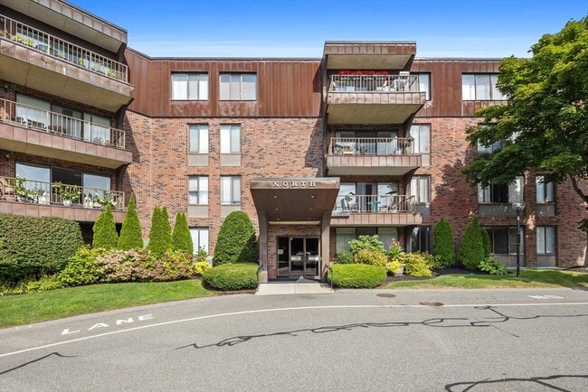 Building Photo - 1006 Paradise Rd