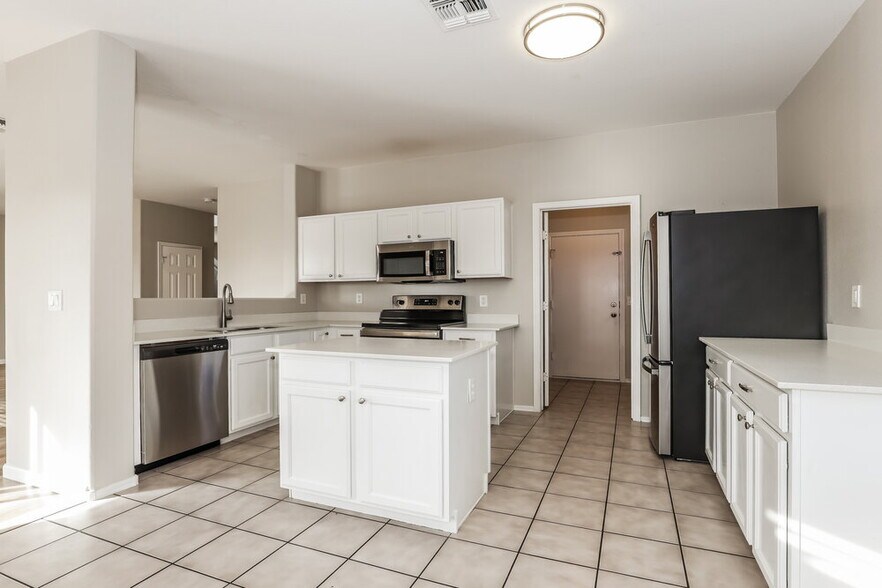 Building Photo - 6409 W Pioneer St