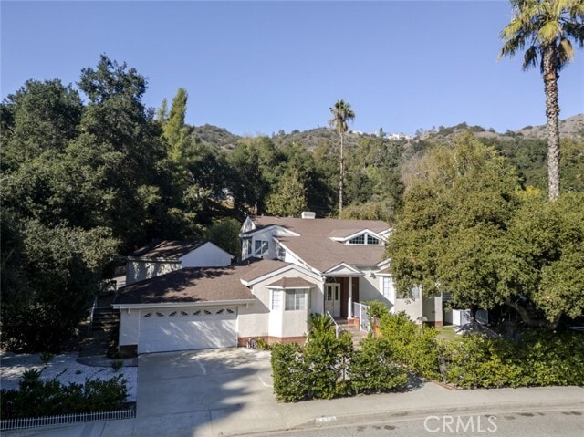 Building Photo - 2255 E Chevy Chase Dr