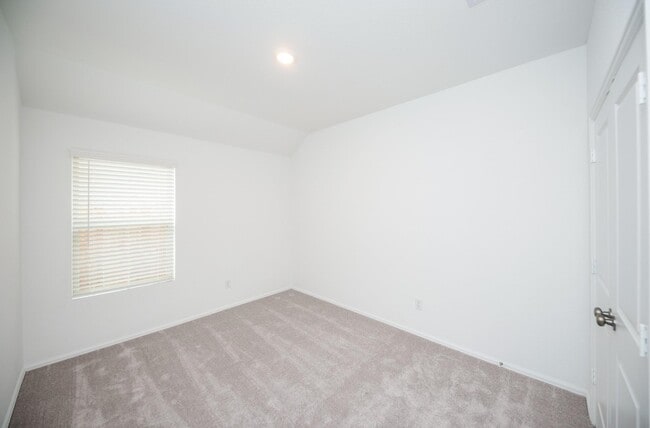 Building Photo - 7406 Bartoncliff Dr