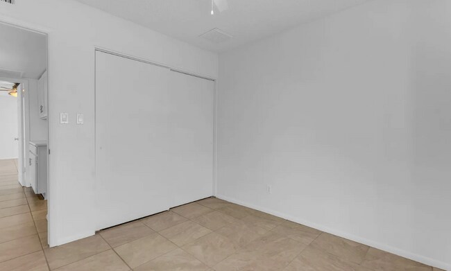 Building Photo - 2935 S Mollera