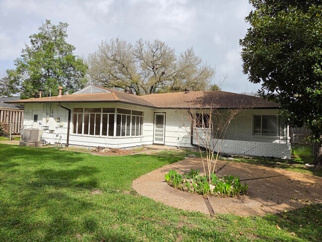 Building Photo - 3107 Prescott St