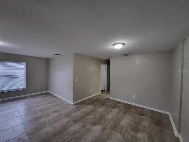 Building Photo - 2608 E 9th Ave