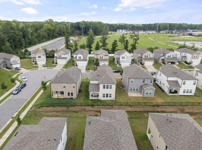 Building Photo - 304 Wilbur Lake Dr