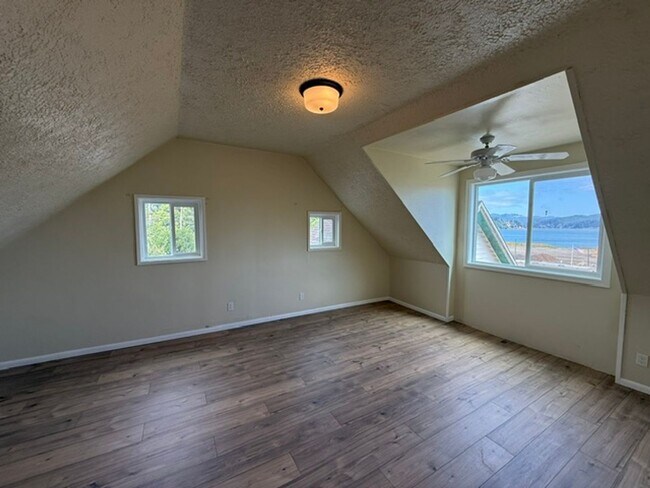 Building Photo - 1524 Sheridan Ave