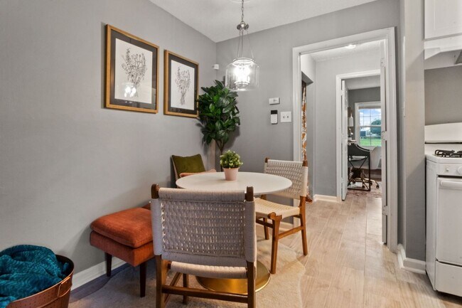 Building Photo - Plug and Play Luxury Condo Next to the Metro: Parking & Utilities Included