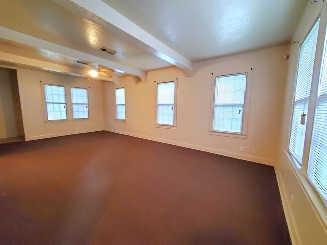 Building Photo - 2021 Wignall Ave