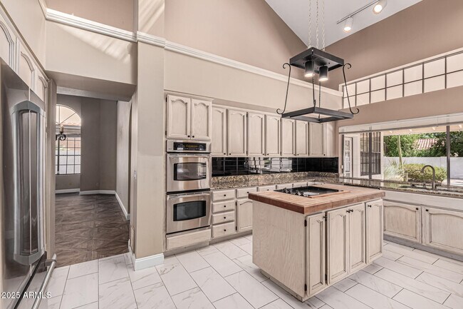Building Photo - 9665 E Cochise Dr
