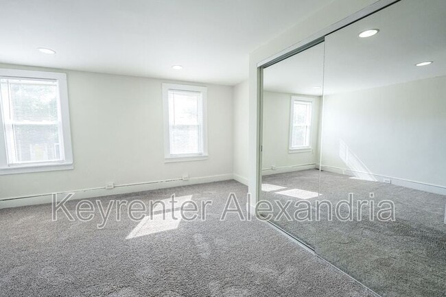 Building Photo - 610 N Alfred St