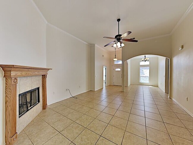 Building Photo - No Applications Fees* $500 off first month...