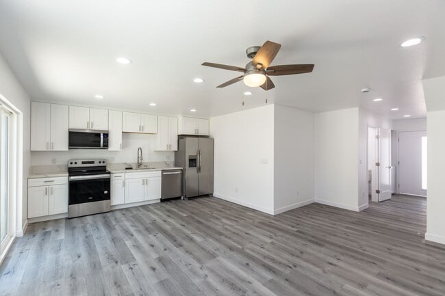 Building Photo - Newly Construction 3BD/2BA Available in Li...