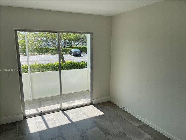 Building Photo - 136 Brighton D