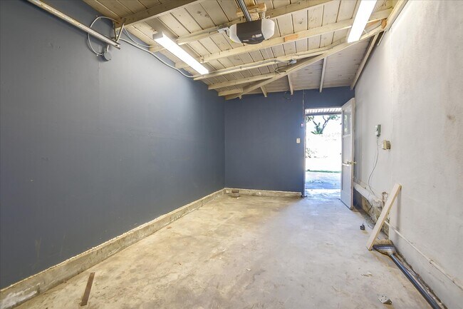 Building Photo - 9239 Bonavista Ln