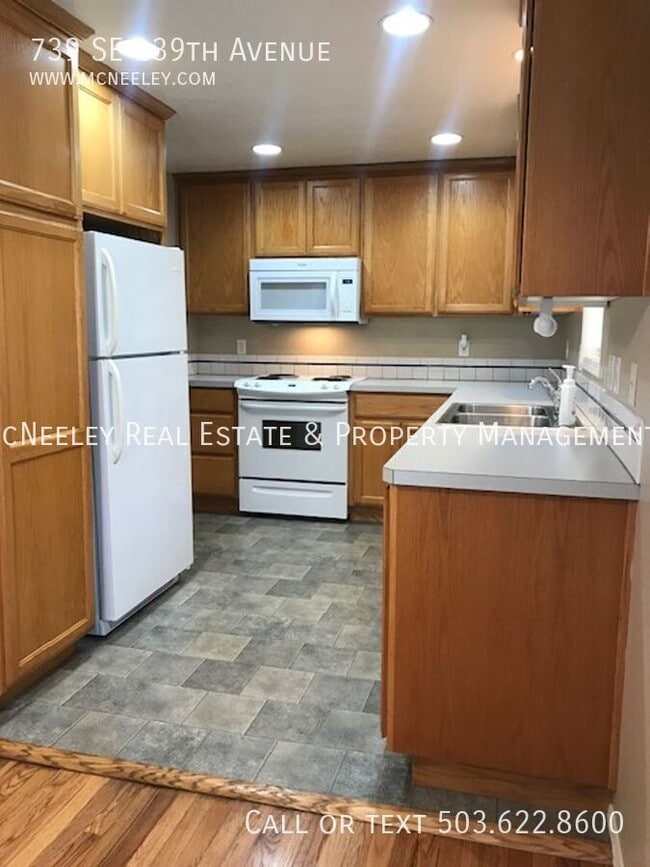 Building Photo - 739 SE 139th Ave
