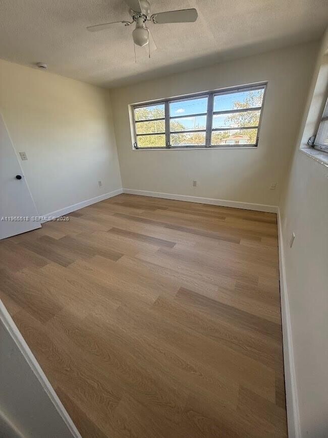 Building Photo - 300 NE 191st St