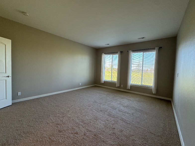 Building Photo - 7808 S Parway Ln