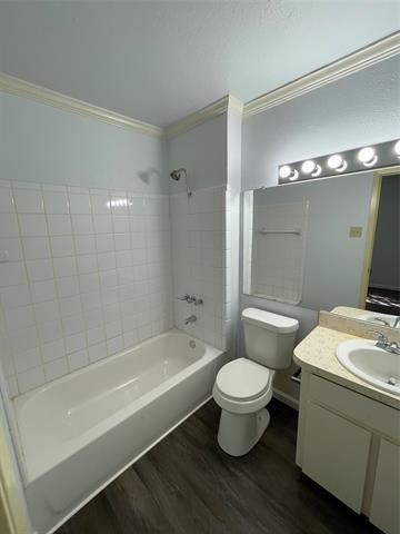 Building Photo - 4926 Pinehurst Dr