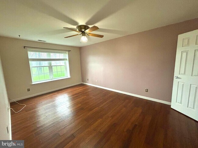 Building Photo - 903A Sedgefield Dr