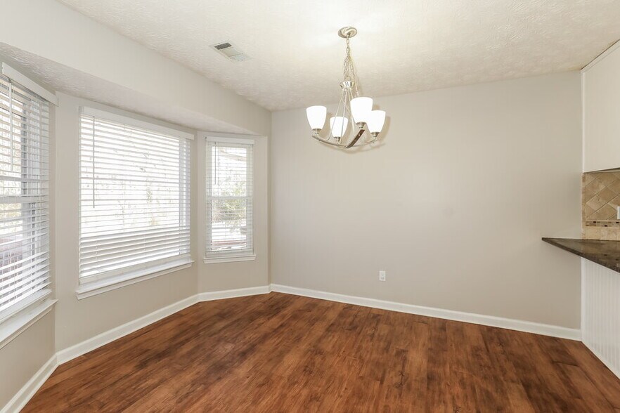 Building Photo - 10897 Morning Dove Dr