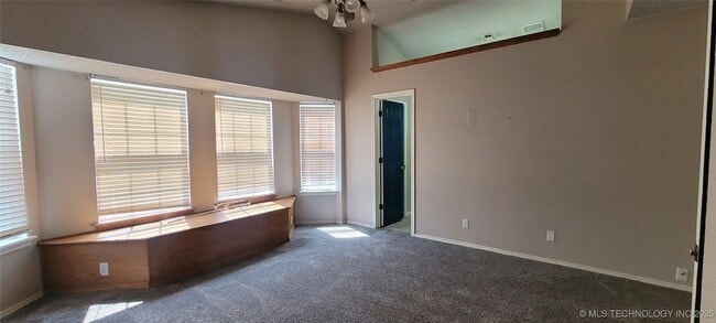 Building Photo - 2201 W Quinton St