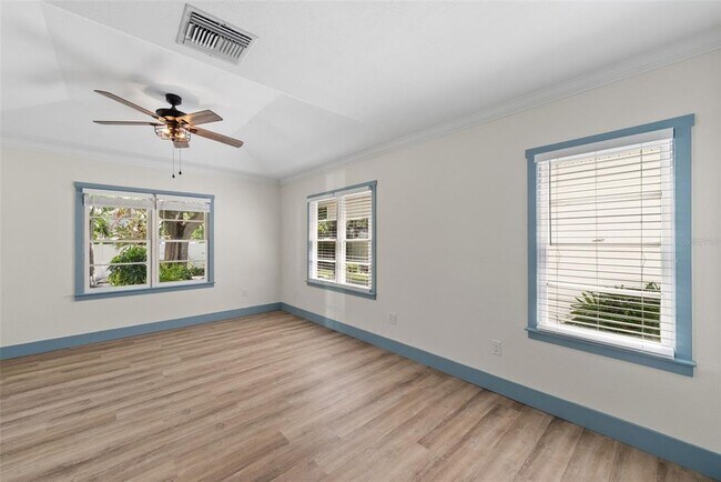 Building Photo - 759 Lantana Ave