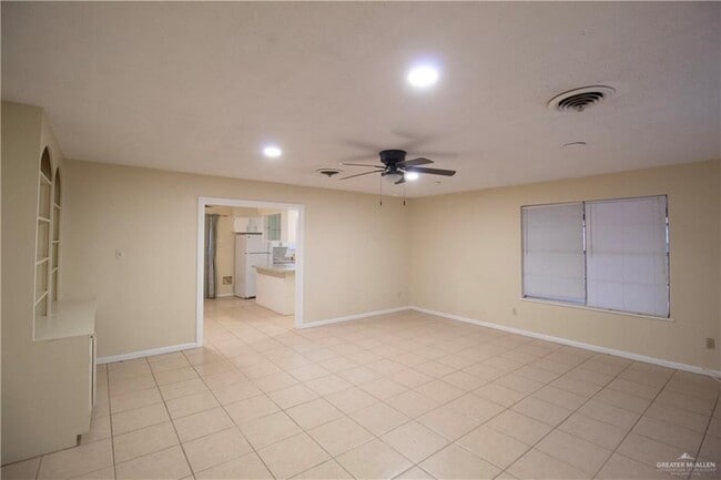 Building Photo - 15 W Cano St