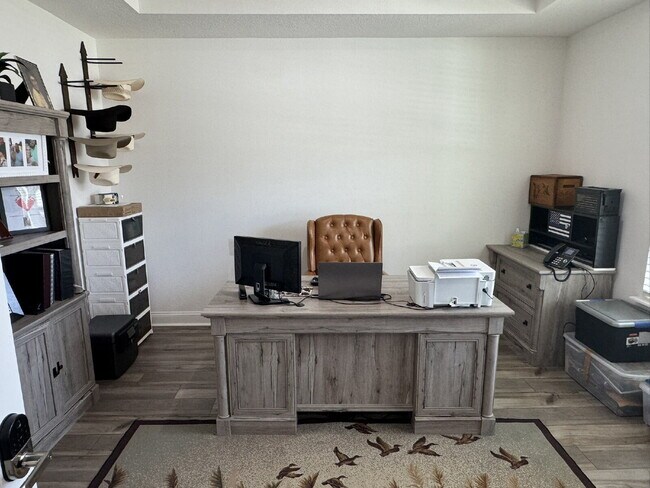 Building Photo - For Rent - Spring Move in Special ... 2nd Month's Rent FREE! (if sign a lease before the end of M...