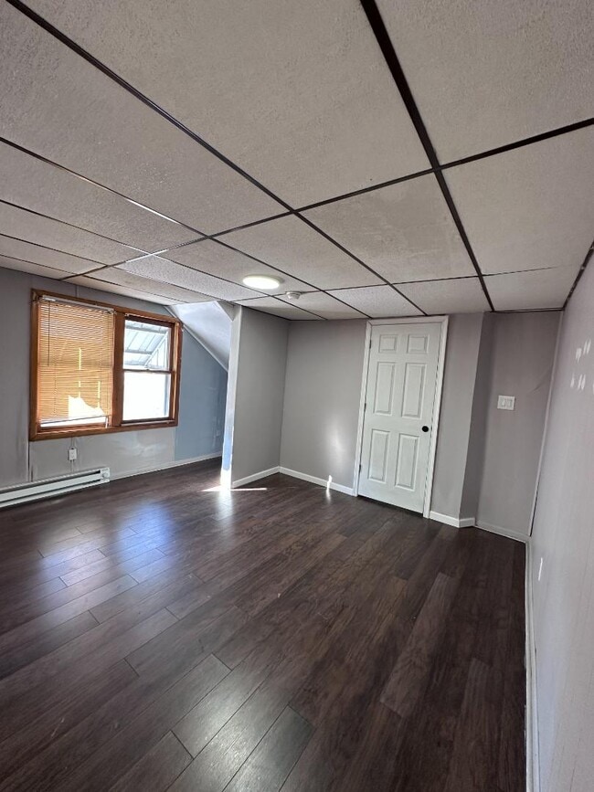 Building Photo - 606 W Main St