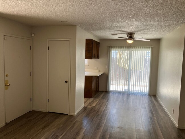 Building Photo - 2025 Wylie Dr