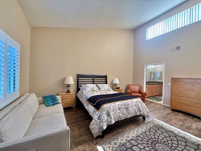 Building Photo - Beautifully Remodeled Home with an Extra L...