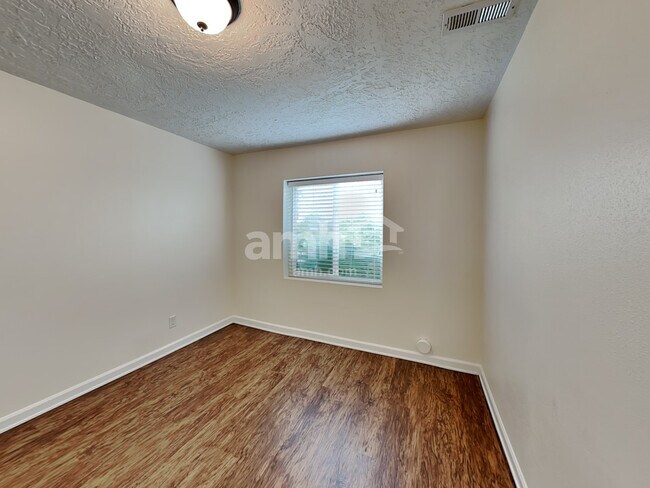 Building Photo - 243 W Peppermint Cir