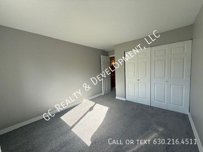 Building Photo - 735 Hill Dr